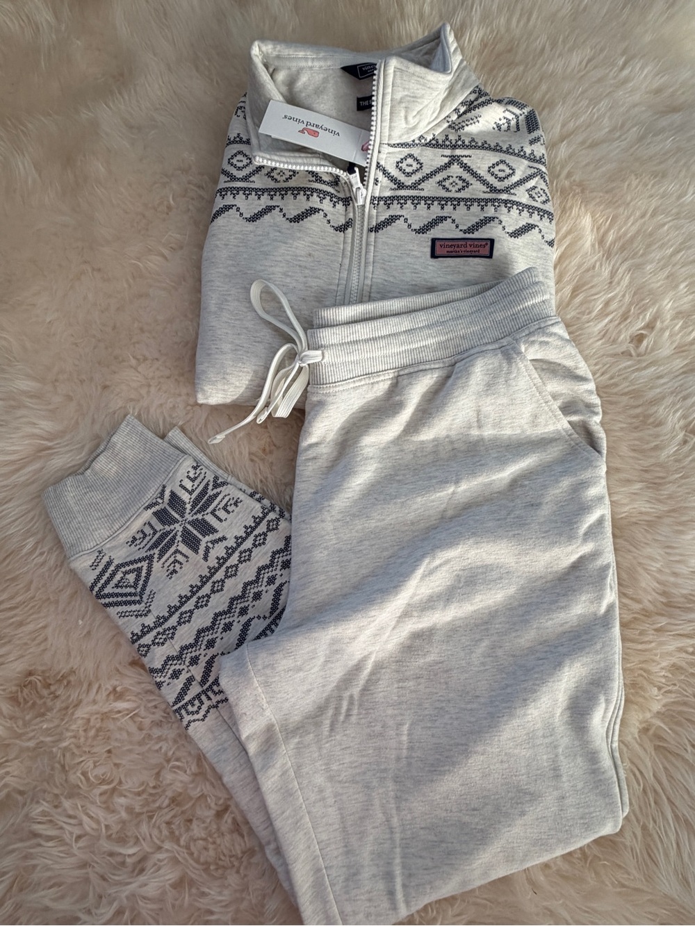 Vineyard Vines Women’s Light Gray Fair Isle Jogger Set